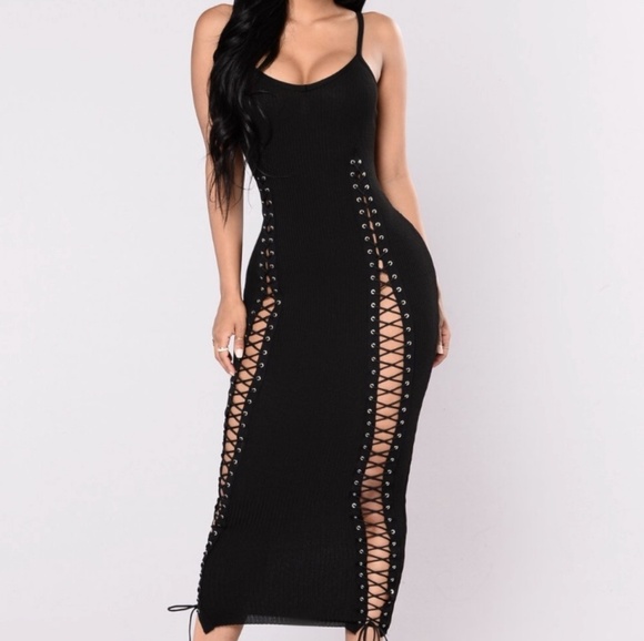 Dresses & Skirts - Lace up dress